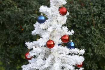 El árbol de plástico genera más CO2 si no se usa al menos 12 años