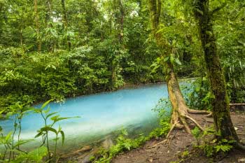 Rio Celeste, una de las maravillas del país